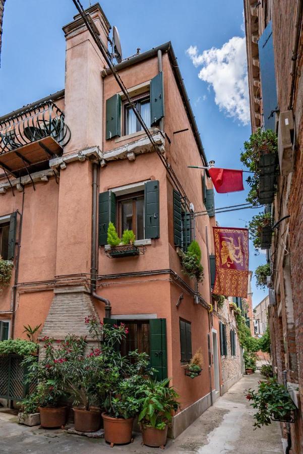 Lo Squero 1 The Secret Courtyard In Dorsoduro Veneza Exterior foto