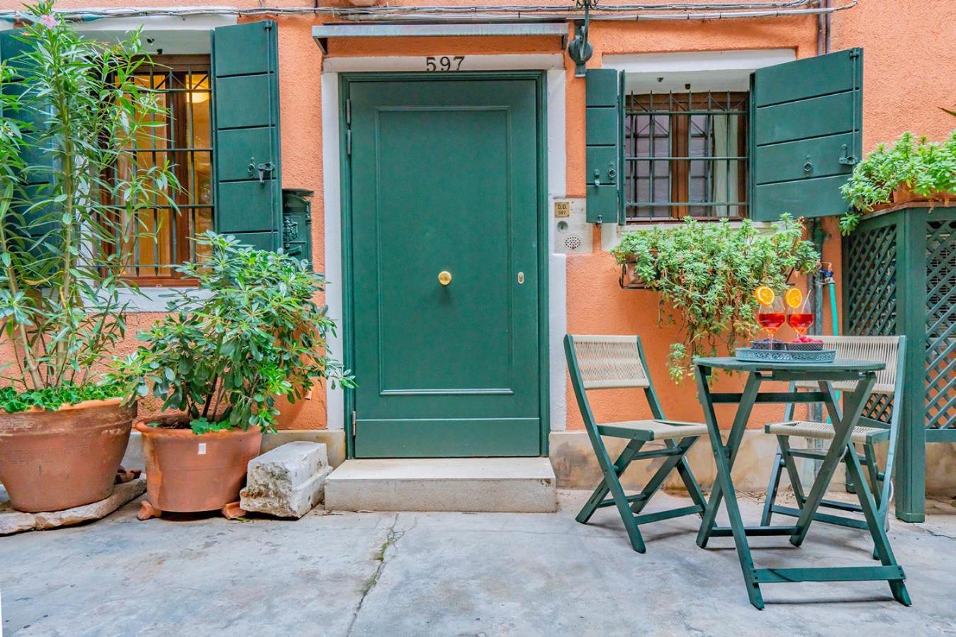 Lo Squero 1 The Secret Courtyard In Dorsoduro Veneza Quarto foto