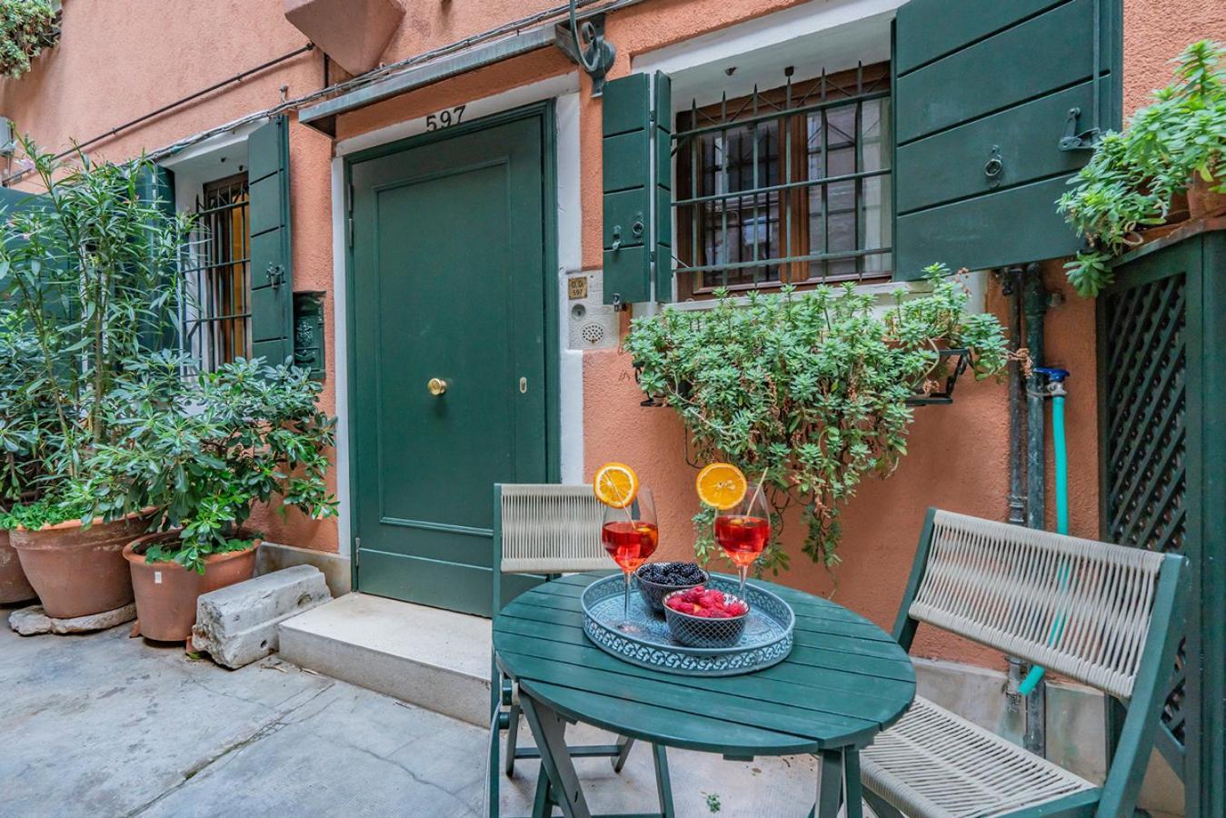 Lo Squero 1 The Secret Courtyard In Dorsoduro Veneza Quarto foto