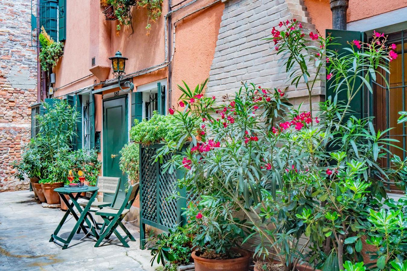 Lo Squero 1 The Secret Courtyard In Dorsoduro Veneza Quarto foto
